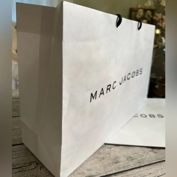 NEW Marc Jacobs MEDIUM gift bag. White with logo in black. Authentic from store.