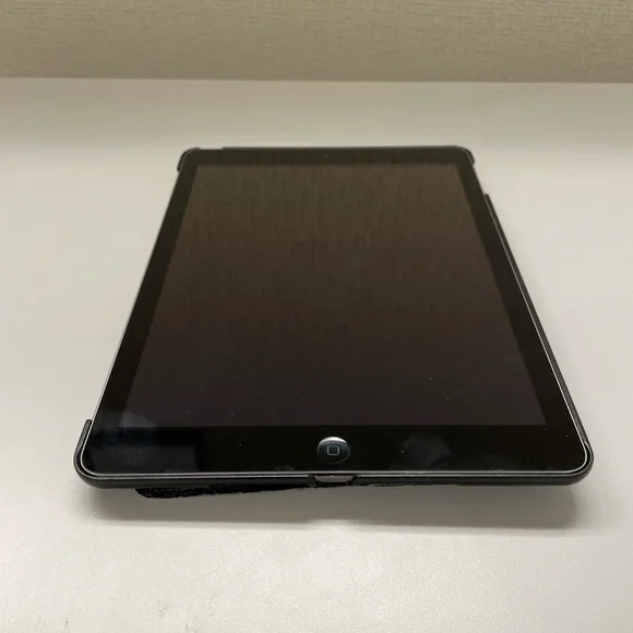 Apple iPad Air 1st Generation 16GB, Wi-Fi, 9.7 Space Gray