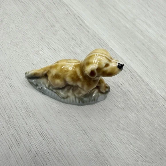 Wade England Porcelain Dog Figurine Golden Retriever Spaniel Oval Base 2 inch