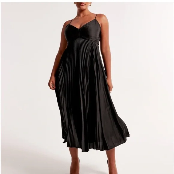 Abercrombie & Fitch | The A&F Giselle Pleated Maxi Dress