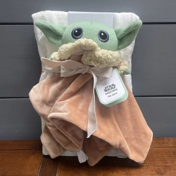 Hallmark Star Wars The Mandalorian Child Grogu Baby Yoda Swaddle Blanket & Lovey