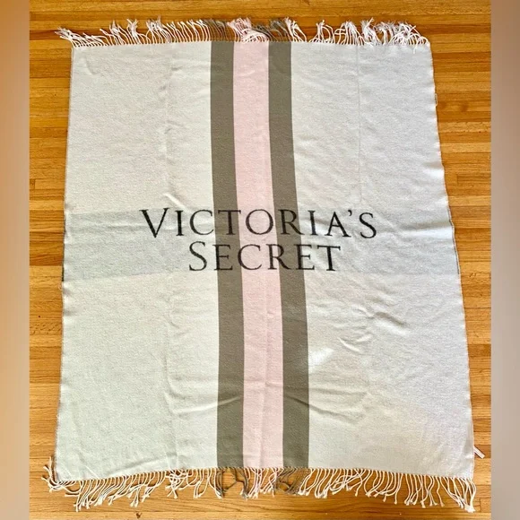 Victoria’s Secret Logo Spellout Super Soft Large Throw Blanket Fringe Edge 2016