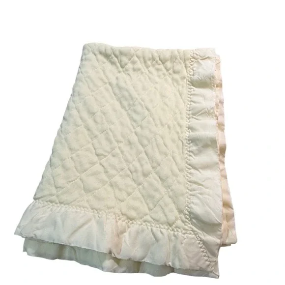 Vintage Quilted Baby Blanket Cream Yellow Satin‎ Ruffle Trim 31x48 Nursery