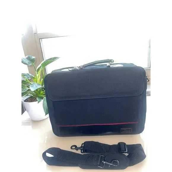 Sale!! Y2k Targus Laptop / Messenger Bag 16”x 12” x 4 aprox sale!!