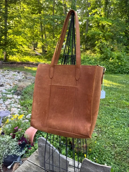 LARGE LOLA ZIPPER CROSSBODY TOTE