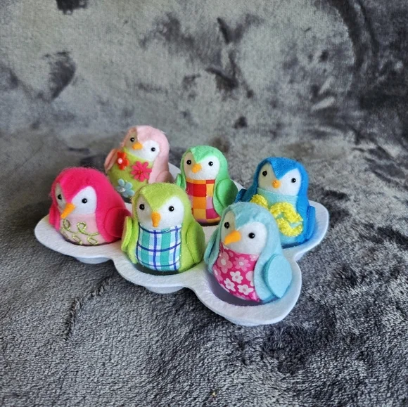 New 2025 Target Spritz Featherly Friends 7 Piece Easter Egg Carton Birds NWT
