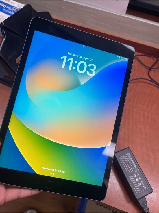 Apple iPad Tablet - Black Front Bezel