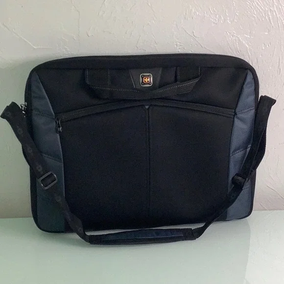Swissgear by Wenger Sherpa 16” slim case laptop or multi pocket briefcase EUC