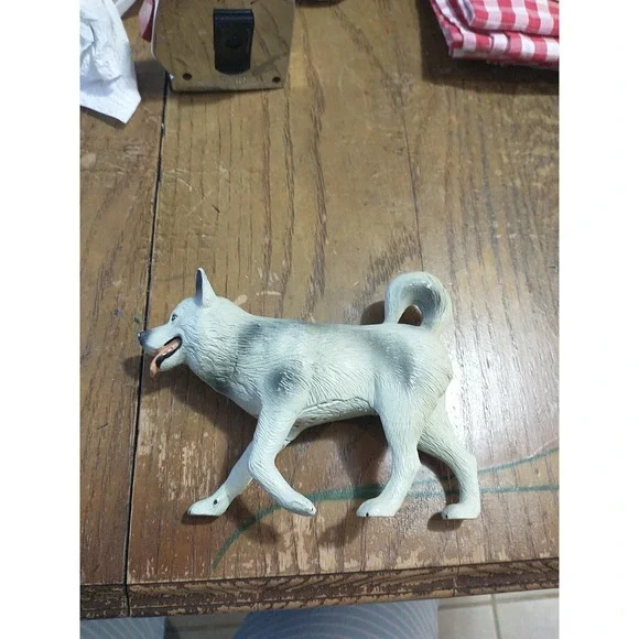 Safari Barking Akita Dog w/ Curled Tail Toy Figure Like Schleich New Battery‎ 7