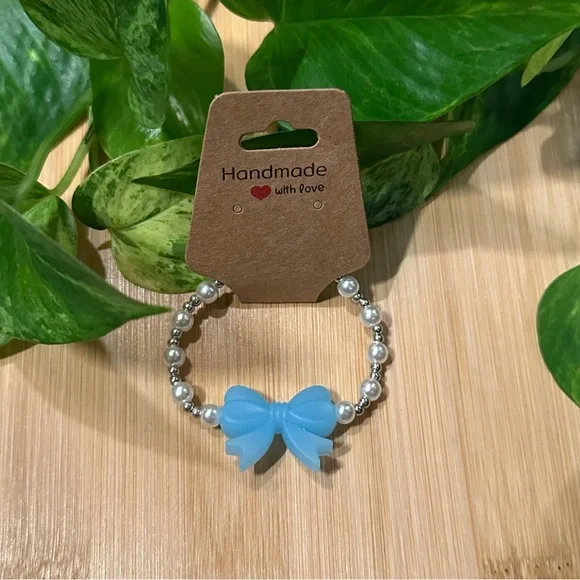 ✨Kids’ Pearl & Silver Stretchy Beaded Bracelet | Handmade | Silicone Bow Accent🎀