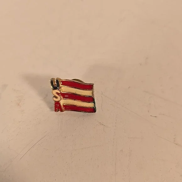 Vintage Flag Collection US Flag Gold Tone Enamel Lapel Hat Pin
