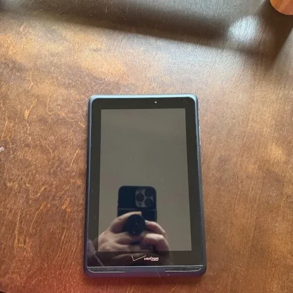 Verizon QMV7A tablet with black case