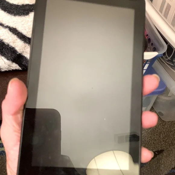 Emerson Model EM756 Tablet 7” - (Needs Repairs)