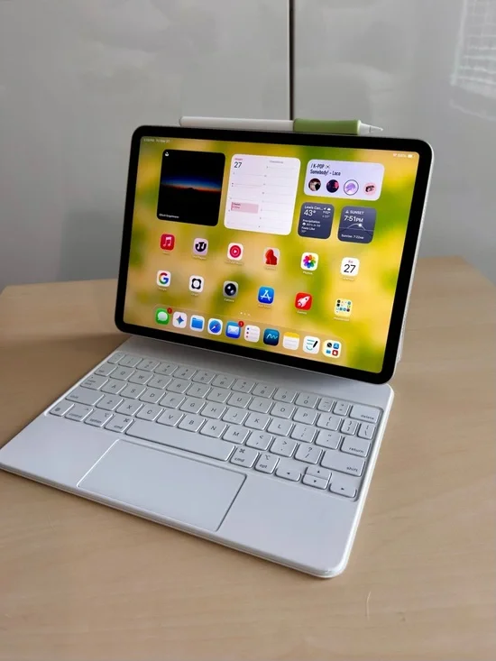 Apple iPad 11” M1 with White Magic Keyboard Case, Apple Pencil, and cases