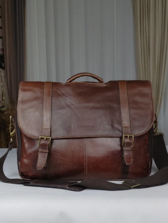 Samsonite Distressed Leather Laptop Messenger Bag .