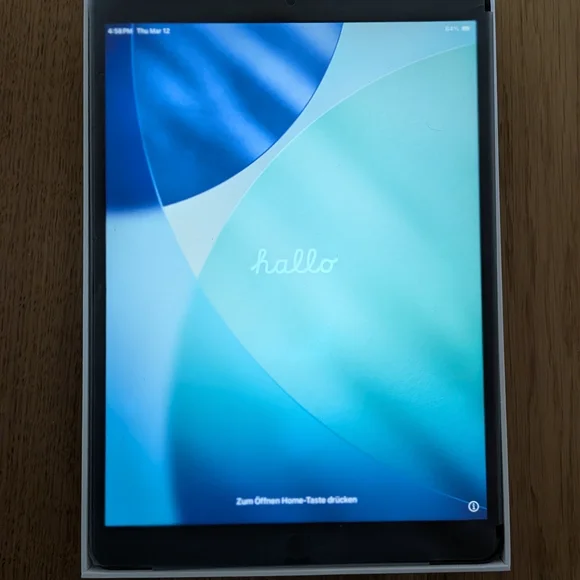 Apple iPad Air 3rd Gen Wifi+Cellular 64Gb With Keyboard
