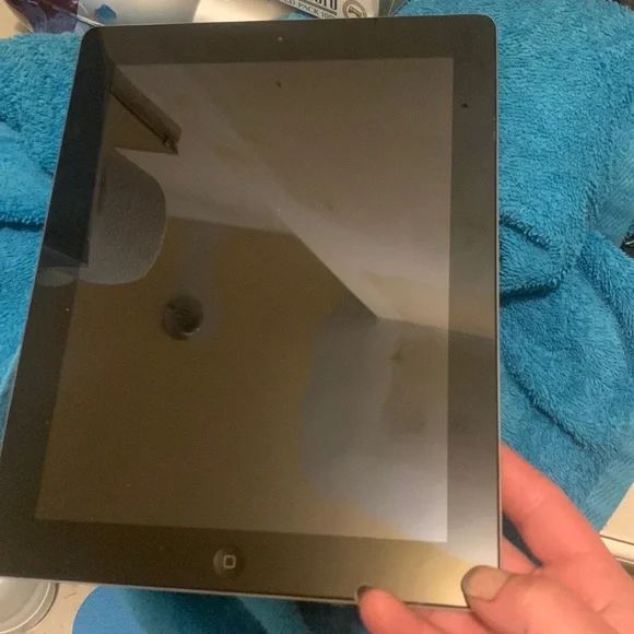 Apple iPad 3rd Generation 32GB Silver . Like new