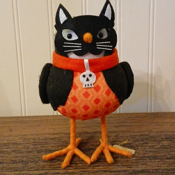 Target Spritz Hyde & EEK Fabric Bird Halloween Featherly Friends Tabletop