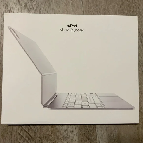 (Bin 4) Apple iPad Magic Keyboard in Silver, for IPad Pro 13