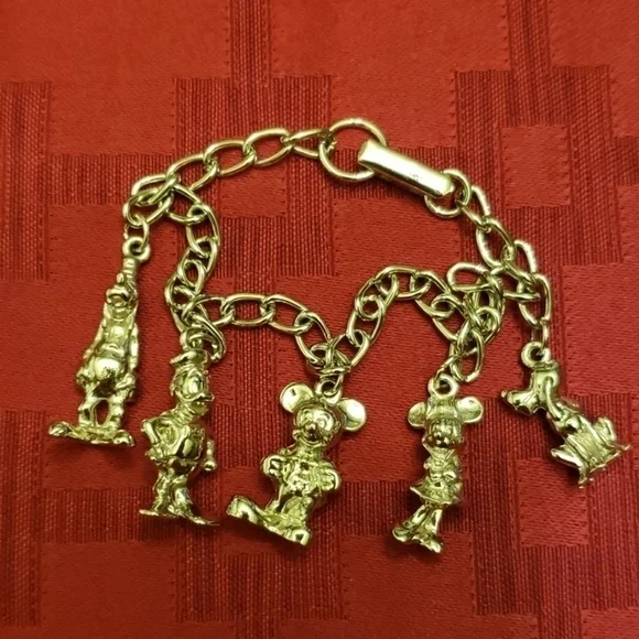 Bracelet 5 Disney characters.