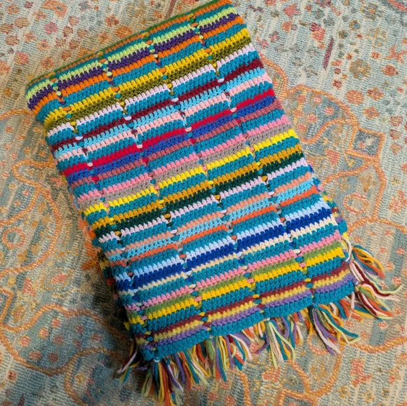 Vintage Handmade Crochet Afgan Fringe Trim Throw Blanket