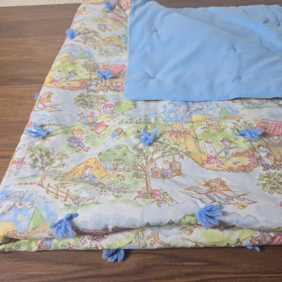 Vintage Childrens Quilted Blanket Play Mat Nursey Rhyme‎ Scene Blue Pompom Ties