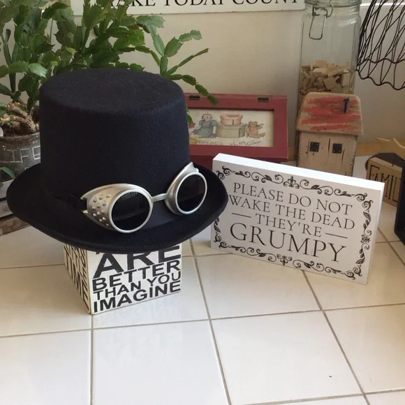 Steampunk Top Hat w/Goggles