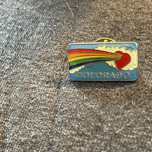 Vintage Colorado Collectible Lapel Hat Pin Souvenir Rainbow & Clouds Pinchback