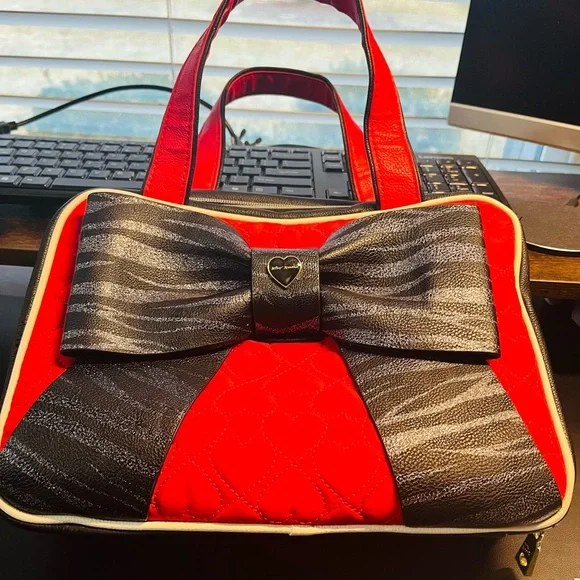 Betsey Johnson Travel Hanging Cosmetics Bag - Quilted Red With Black Bow Accent