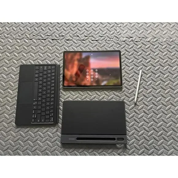 Grade A! Samsung Galaxy Tab S7 11in (Wi-Fi) Mystic Silver 128GB + Keyboard