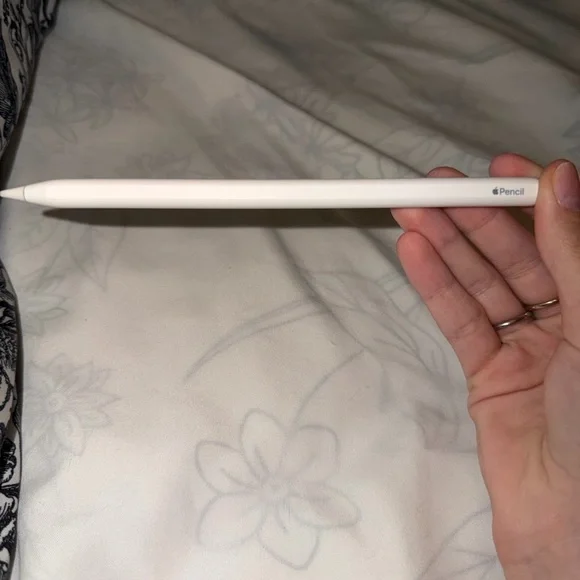 Apple Pencil - Sleek White Design