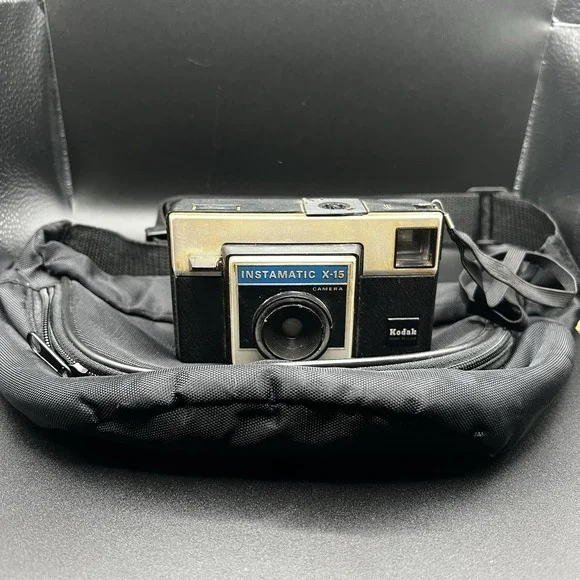 Vintage Kodak Instamatic X-15 Point & Shoot Film Camera with‎ bag