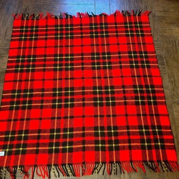 Faribo Vintage Fluff Loomed Red Black Plaid Stadium Blanket 52