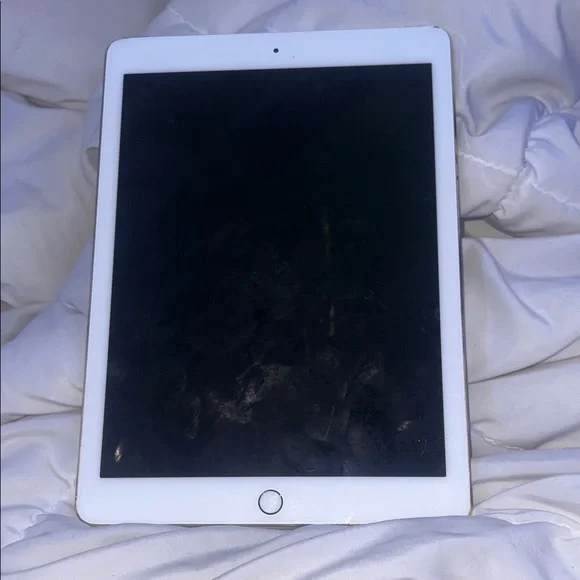 Apple iPad Air 2nd generation in gold unlocked 64 gb