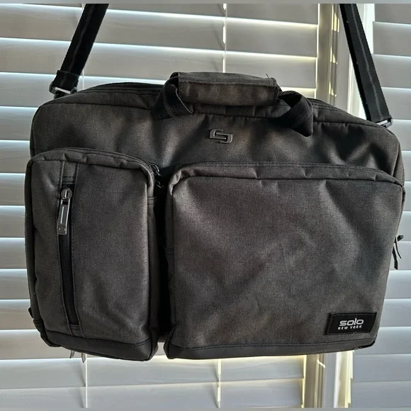 Laptop Bag! You Can Carry On Your Shoulder Or Your Back! Best Offer Accepted!🖤🖤