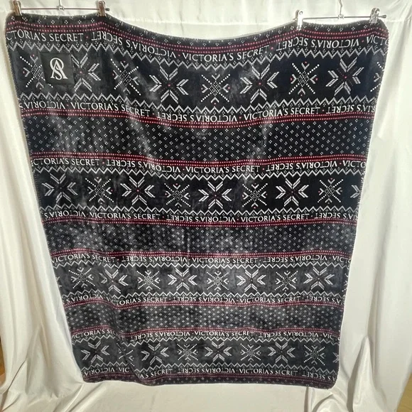 Victoria’s Secret Sherpa Throw Blanket 50x60 Black Fair Isle Logo