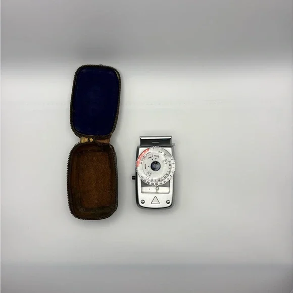 Vintage Sekonic Auto Leader 2 Model 39 Light Meter Analog w Leather Case Japan