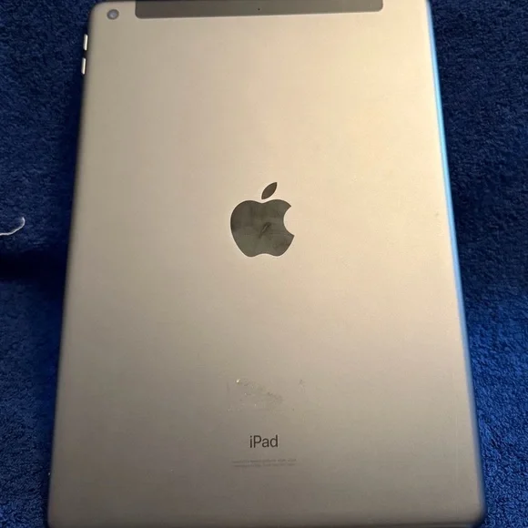 Apple IPad 7th Generation 32gb WiFi - Classic Silver Design