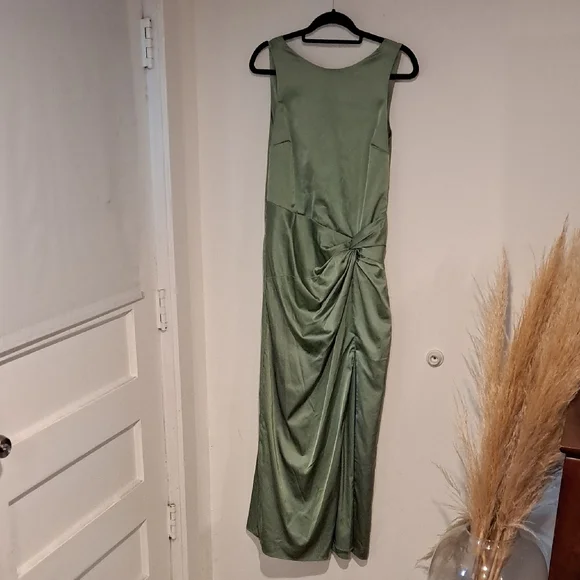 Abercrombie & Fitch Sage Green Maxi Dress Size L NWOT B113
