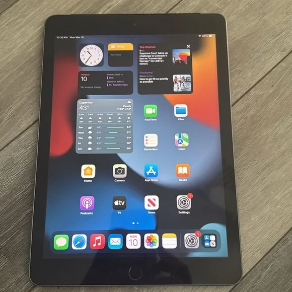 Apple IPad 6th generation 32GB IOS 17.7.5 black and grey