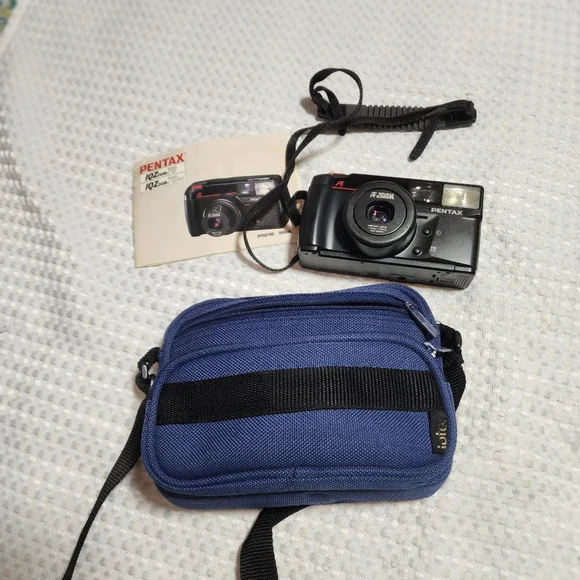 PENTAX VINTAGE EUC IQZOOM70 35MM 1988 POINT AND SHOOT CAMERA AND BAG