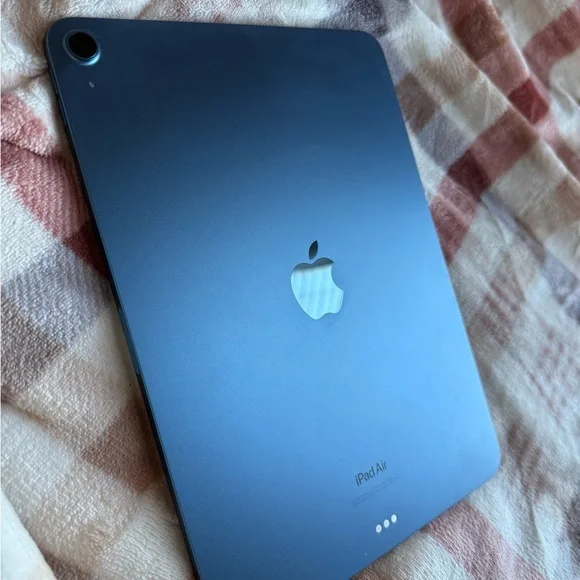 Apple iPad Air - Elegant Blue Finish
