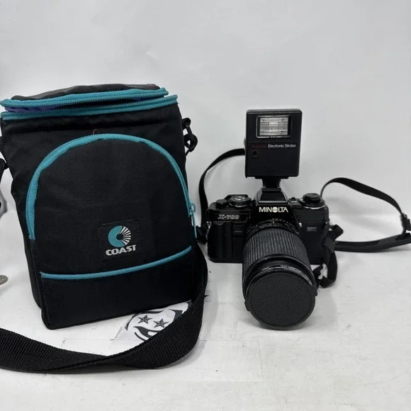 Minolta X700 35mm SLR Film Camera w/ 35-135mm 1:3.5-4.5 Lens And Flash Tested‎