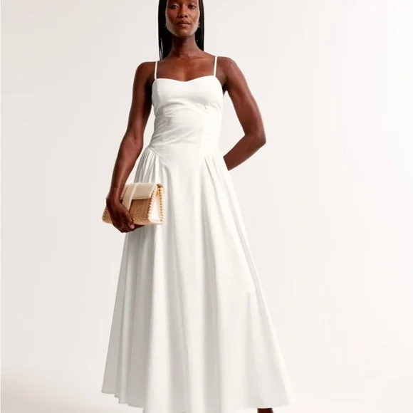 Elegant White Dipped-Waist Sweetheart Maxi Dress