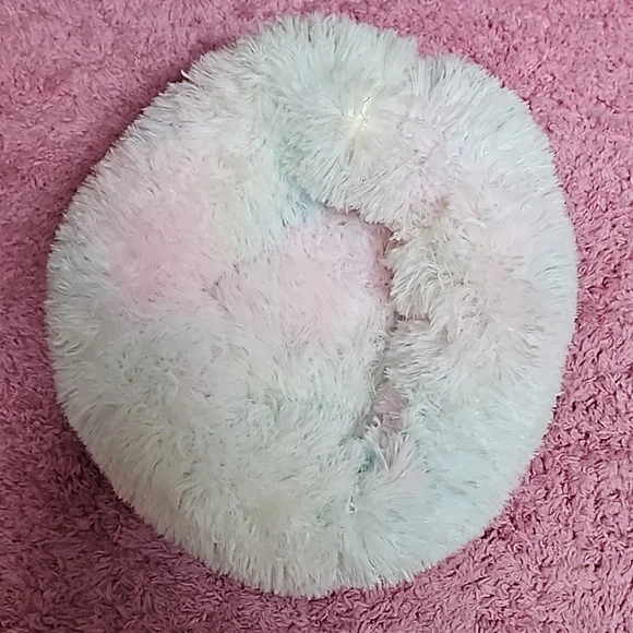 Calming Soft Light Pastel Small Pet Bed NWOT