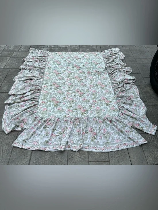 VTG Laura Ashley Full Cottage Rose Floral Comforter Quilt with Built In Bedskirt