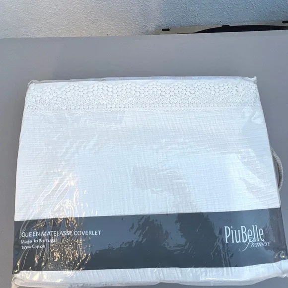 PiuBelle Premiere Queen‎ Matelasse Coverlet White 100% Cotton Lace Trim