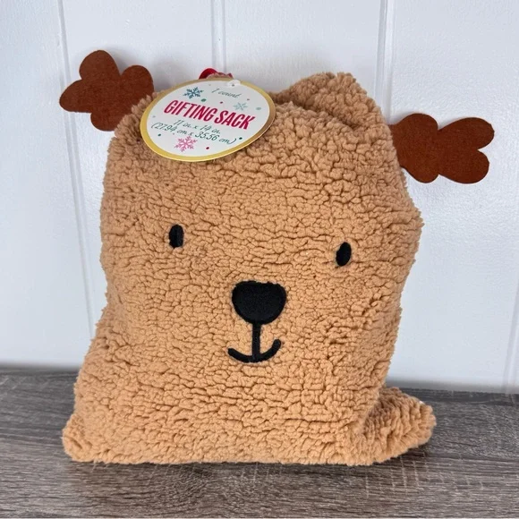 NEW Target Bullseye Playground Reindeer Present Bag