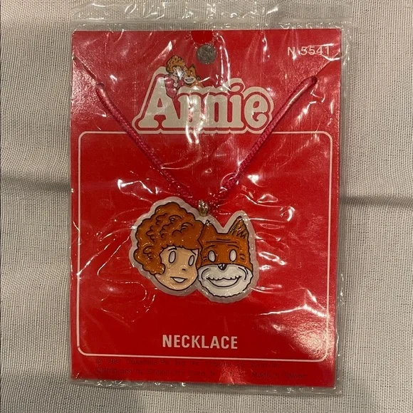 Annie Red Necklace with sandy as pendant new 1981