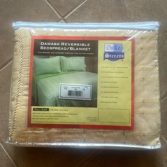NEW Damask Reversible Bedspread! Full
